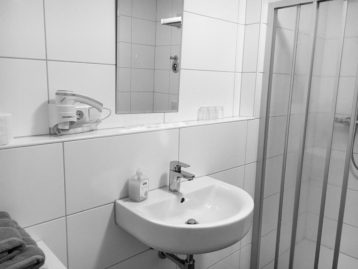 Eisberg Hotel Rust Gastehaus Zimmer foto